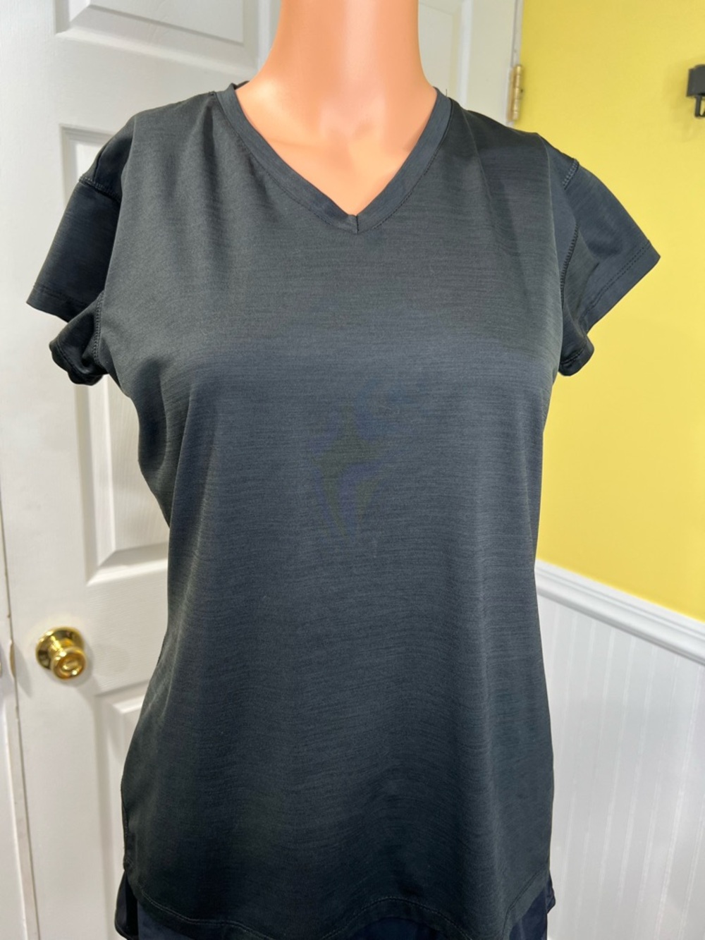 Beverly Hills Polo Club Black V-Neck Short Sleeve Top